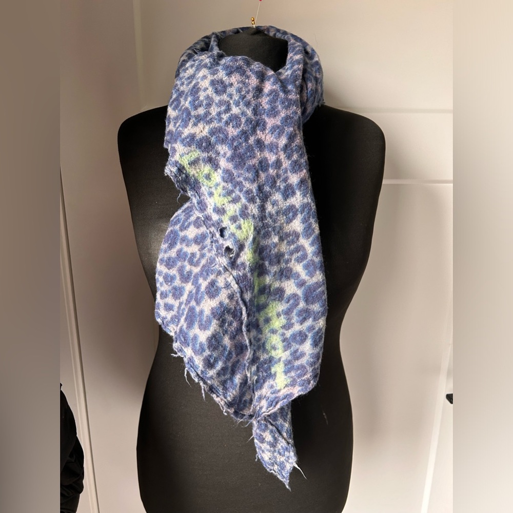 Louis Vuitton leopard scarf